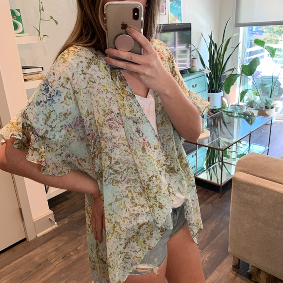 ✨SALE BCBG Floral Sheer Tunic - Picture 4 of 4